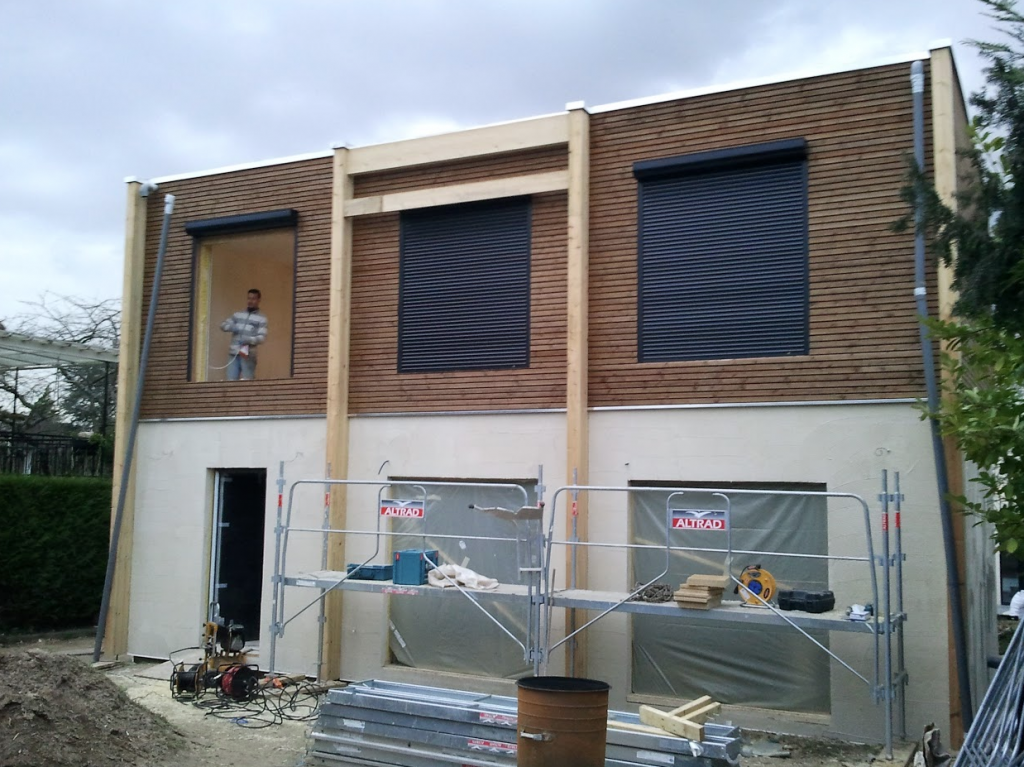 La façade de notre maison écologique en Essonne